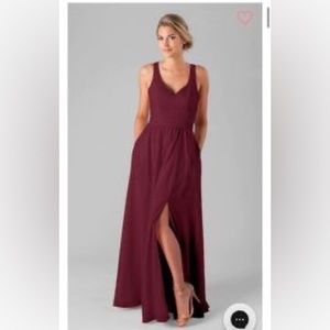 Kennedyblue Gown , riley style. Bordeaux color
